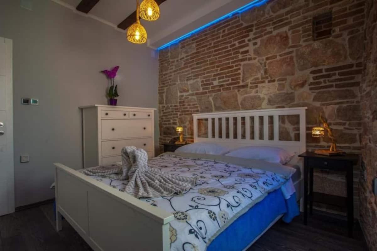 Appartamento Historic Luxury Old Town Zara Esterno foto